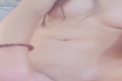 Su Ran, the top beauty anchor with big breasts, squirts, masturbates and has sex in a selfie video