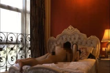 Chinese model Long Xin has an in-depth communication video with the photographer after a private photoshoot on 2016.08.06