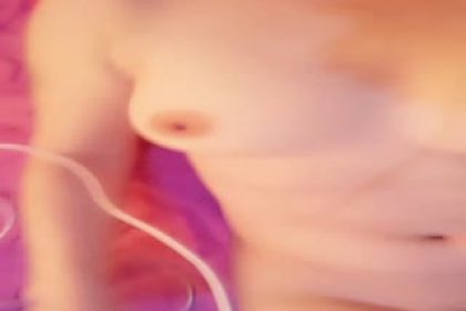 Live broadcast on mobile phone of beautiful anchor with pink skin and props, fake penis inserted into pussy and masturbation show