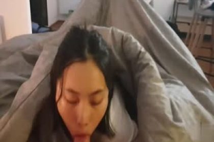 Liu Yue’s latest licking a big dick in bed