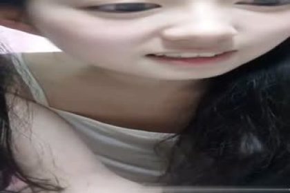 Kawaii original young lady live broadcast platform, pure and beautiful young girl wants to be hugged by her father, paid live show_slim figure