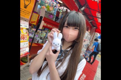 First time taking photos! A cute girl who is childish with an idol’s face!  ! Her face was twisted with joy and she gasped in a cute voice while messing with her uniform and creampied her teenage penis!  !  !