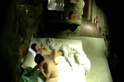 Voyeur in a cave love hotel where a fat boy with good blowjob licks his girlfriend