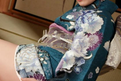 Lewd woman in kimono