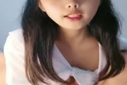 Loli little mom returns to the live broadcast and shows off her face throughout the live broadcast. Her body is well maintained, she rubs her breasts and picks her pussy. She is still the same slutty and slutty moaning, which is not only exciting but also exciting.