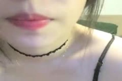 A good-looking, innocent and literary university couple has sex in a rental house. The girl is wearing a maid outfit and is being fucked wildly by her thick J8 boyfriend. Her BB is rosy.