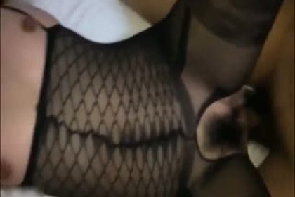 The slutty wife wears a black fishnet one-piece uniform, and her three holes are fucked by two big cocks and props in turn.