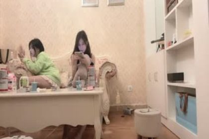 guochan's Exploring Flower Series – Appointment with a graphic model – Douyin anchor – Happy Landlord fight between three people – After the game, I hug the beautiful lady and go to bed, have sex and make obscene noises, romantic and sexy masterpiece