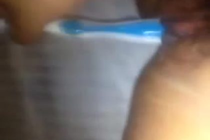 Lonely slut fucks herself crazily with a toothbrush, don’t round the toothbrush