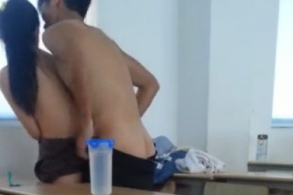 High school couple secretly had sex in the classroom after school and took a selfie 1