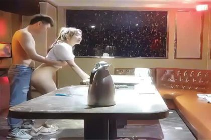 Fuck a pretty girl in a KTV private room.