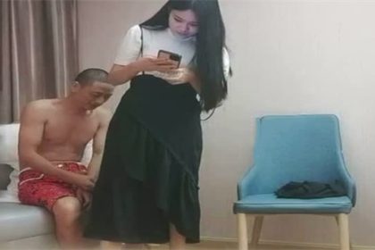 Li Ge Tanhua’s high-end peripheral girl’s clothes are very eye-catching and watchable for sex in the hotel.